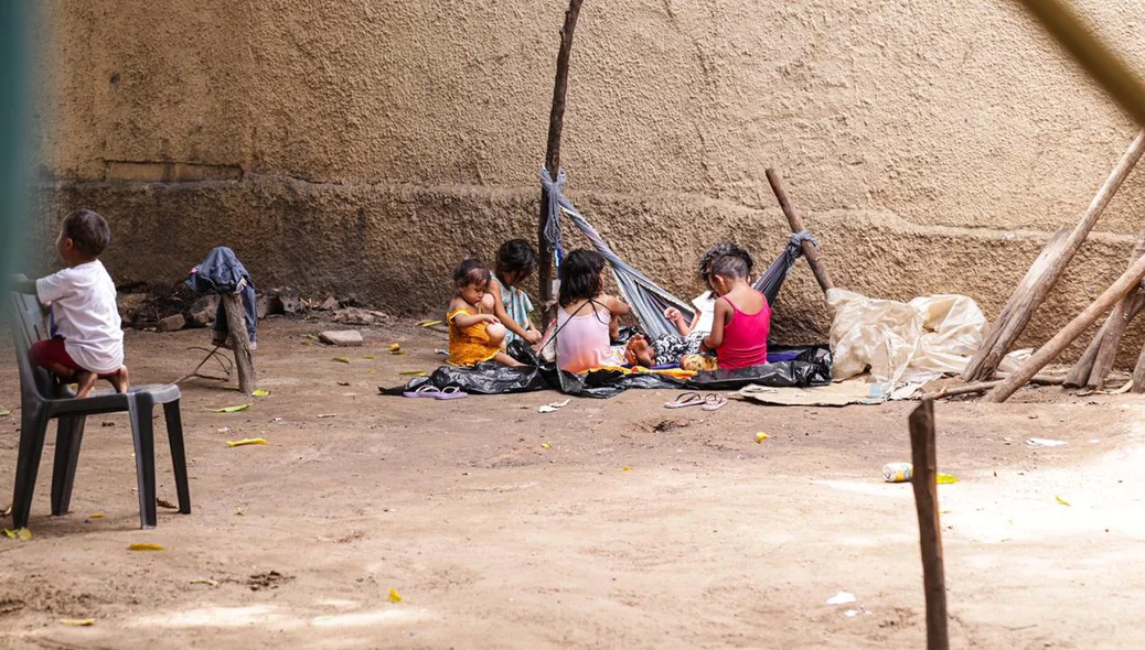 Crianças venezuelanas brincando
