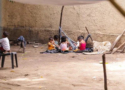 Crianças venezuelanas brincando