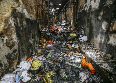 Depósito da livraria totalmente destruído