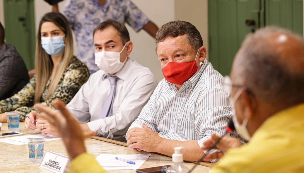 Dr. Gilberto participando da reunião