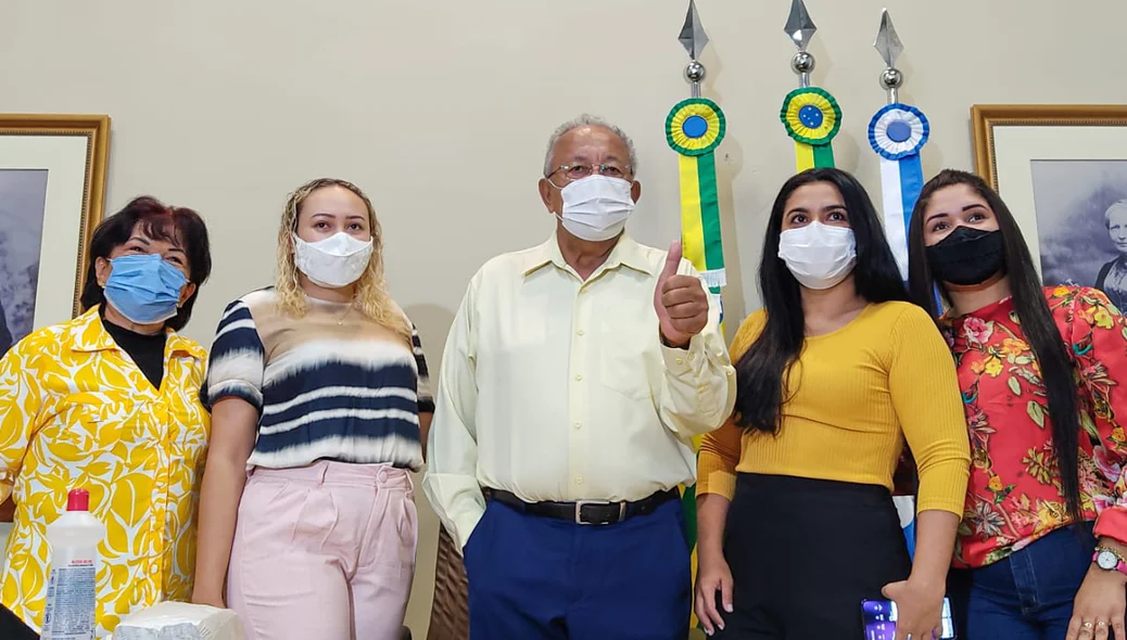 Dr. Pessoa é recebido por sua equipe de governo e amigos na Prefeitura de Teresina