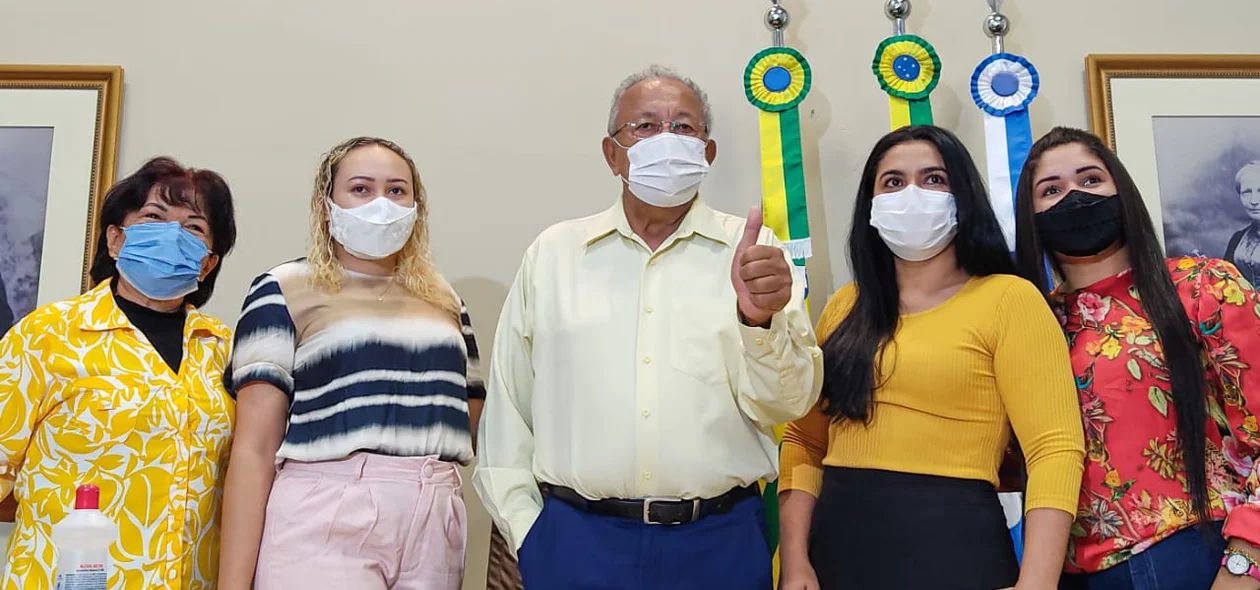Dr. Pessoa é recebido por sua equipe de governo e amigos na Prefeitura de Teresina