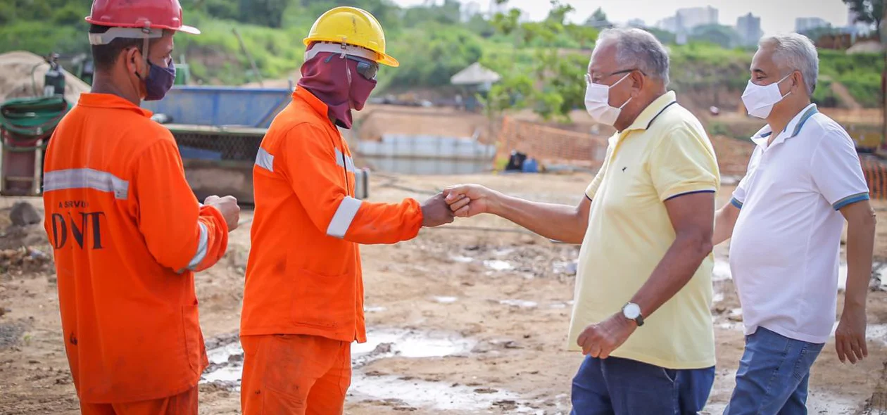 Dr. Pessoa e Robert Rios visita obras na zona norte de Teresina