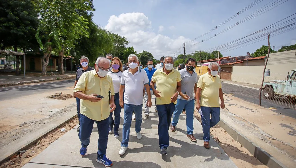Dr. Pessoa e sua equipe fiscalizando a obra da galeria do mocambinho