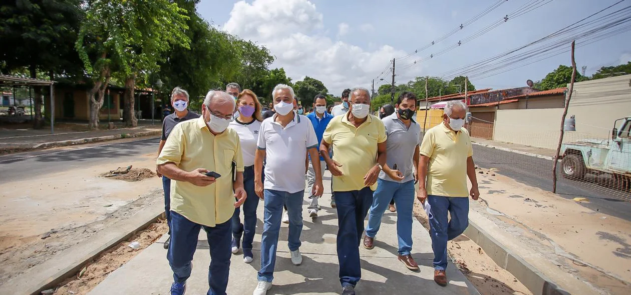 Dr. Pessoa e sua equipe fiscalizando a obra da galeria do mocambinho