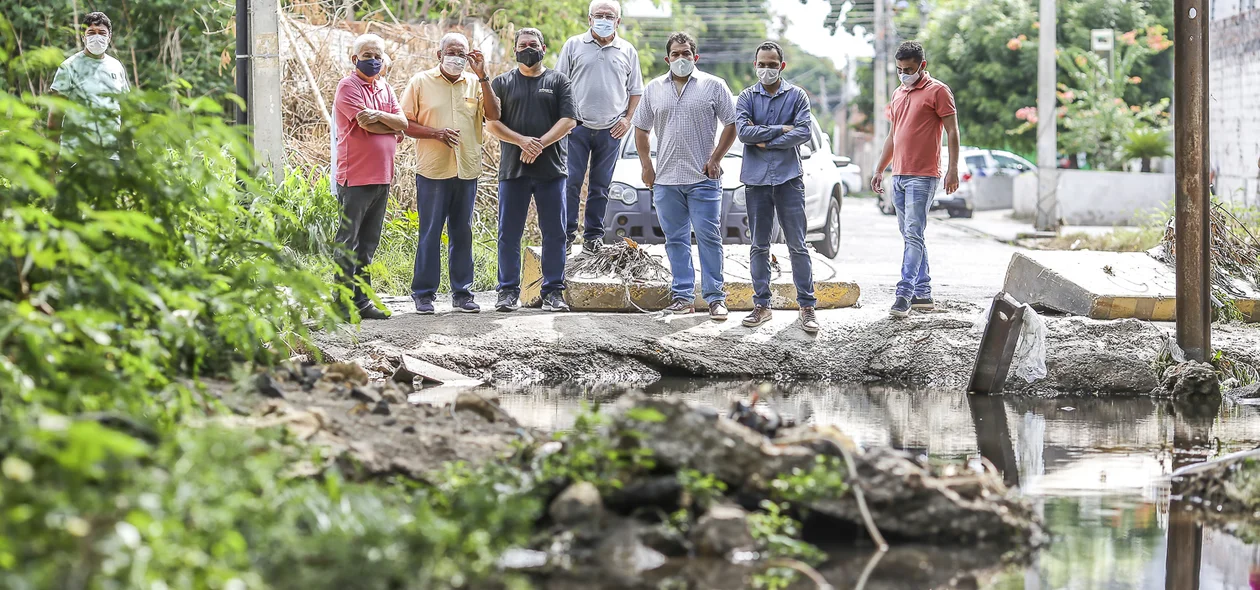 Dr. Pessoa visita galerias da zona leste com sua equipe de governo