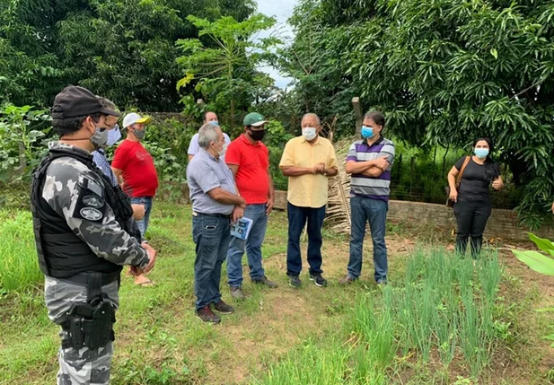 Dr. Pessoa visita horta comunitária do povoado Ave Verde