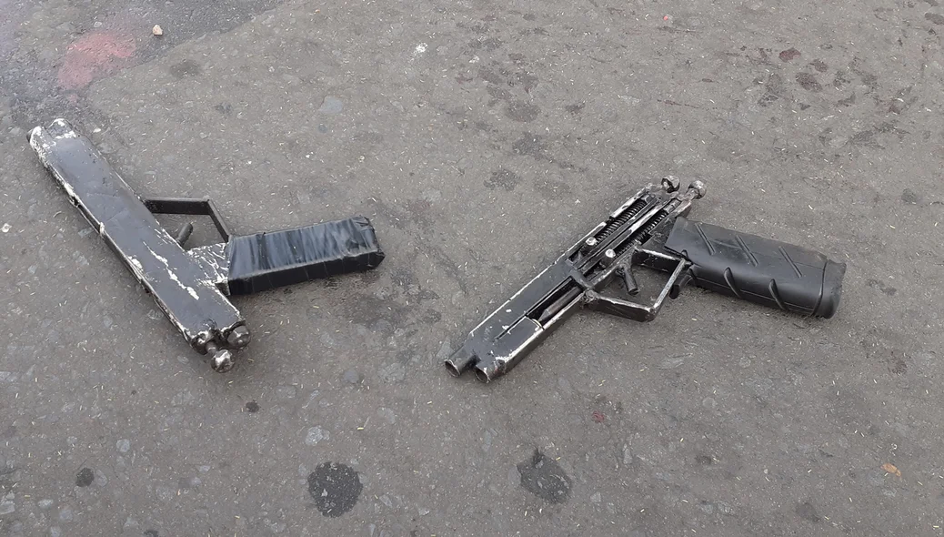Duas armas de fogo de fabricação caseira foram apreendidas