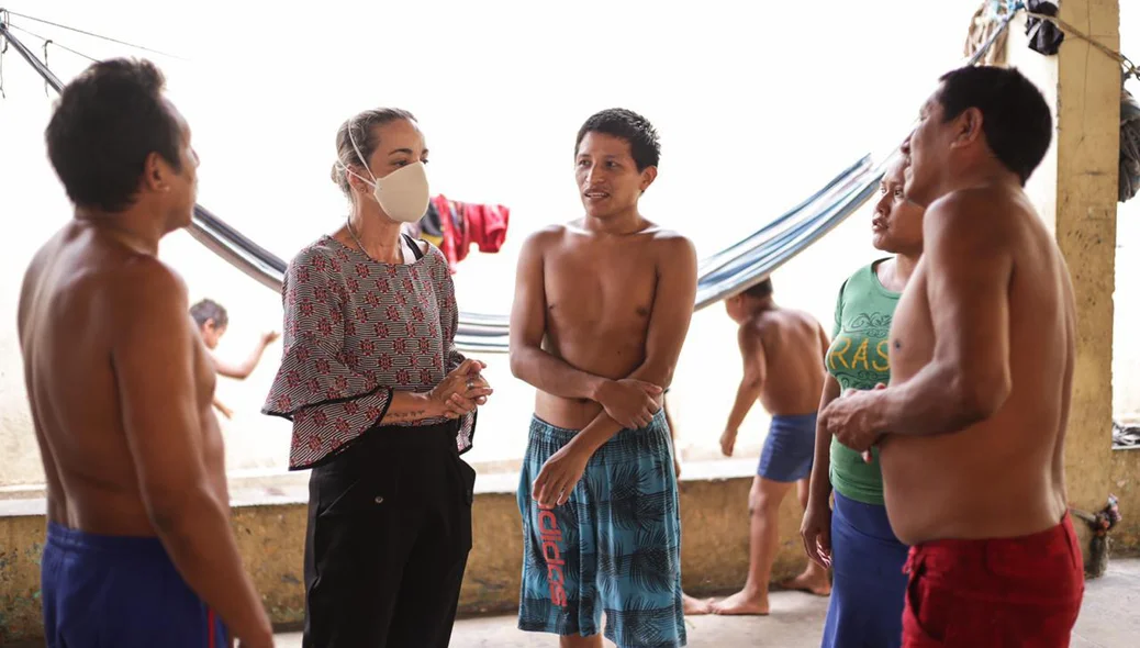 Eliana Lago conversou com moradores do abrigo venezuelano