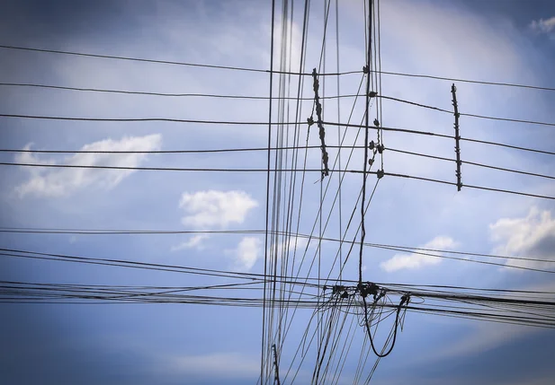 Fios de energia do bairro Nova Brasília