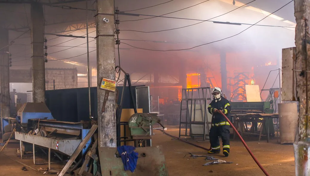 Fogo atingiu uma metalúrgica no bairro Matadouro