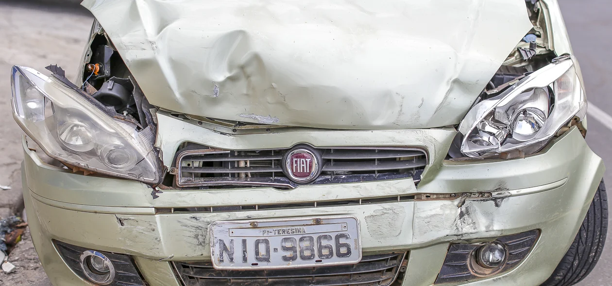 Frente do veículo destruída