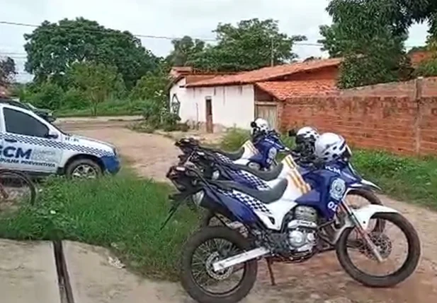 Guarda Municipal e Polícia Civil no local do crime