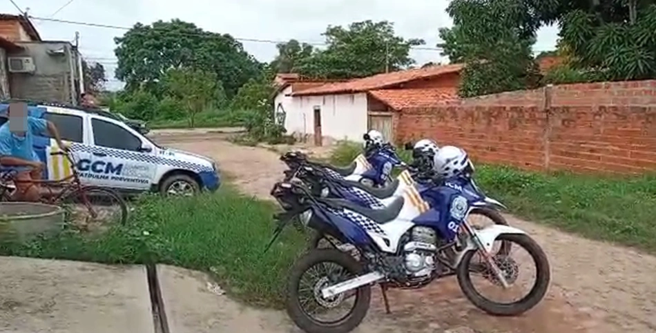 Guarda Municipal e Polícia Civil no local do crime