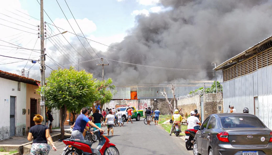Incêndio atinge galpão de metalúrgica no bairro Matadouro em Teresina