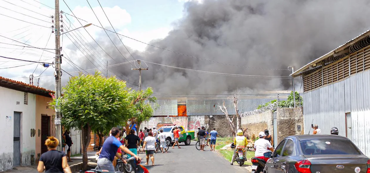 Incêndio atinge galpão de metalúrgica no bairro Matadouro em Teresina
