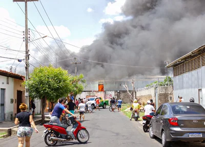 Incêndio atinge galpão de metalúrgica no bairro Matadouro em Teresina