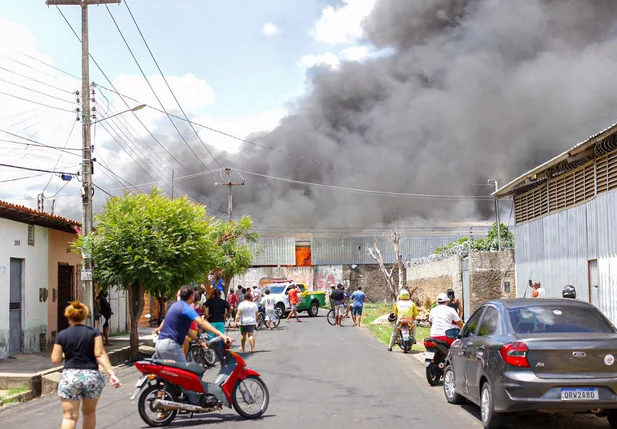 Incêndio atinge galpão de metalúrgica no bairro Matadouro em Teresina