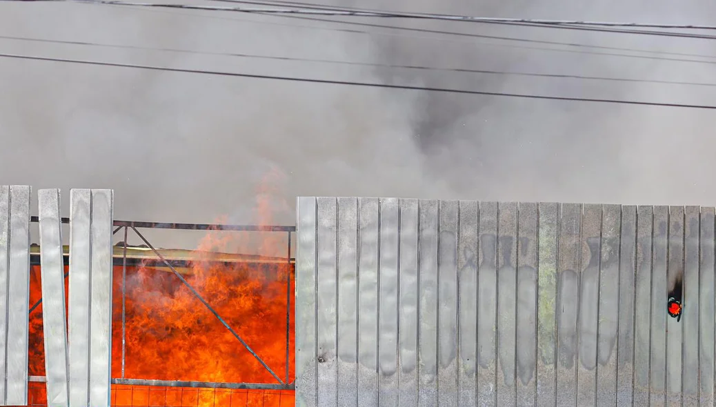 Incêndio atingiu uma metalúrgica no bairro Matadouro