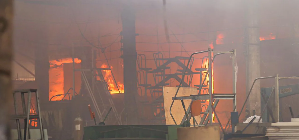 Incêndio em uma metalúrgica no bairro Matadouro