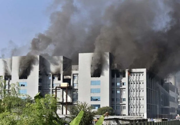 Incêndio na Índia atinge maior fabricante de vacinas do mundo