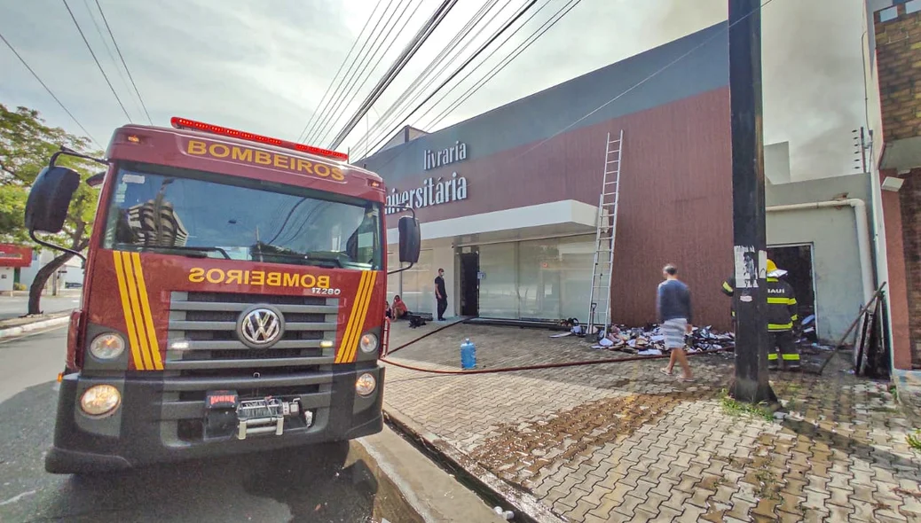 Incêndio na Livraria Universitária