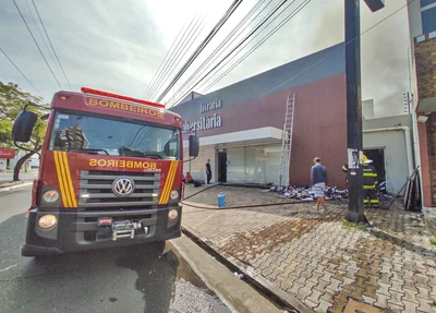 Incêndio na Livraria Universitária