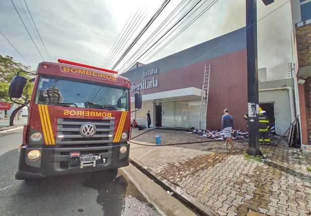 Incêndio na Livraria Universitária