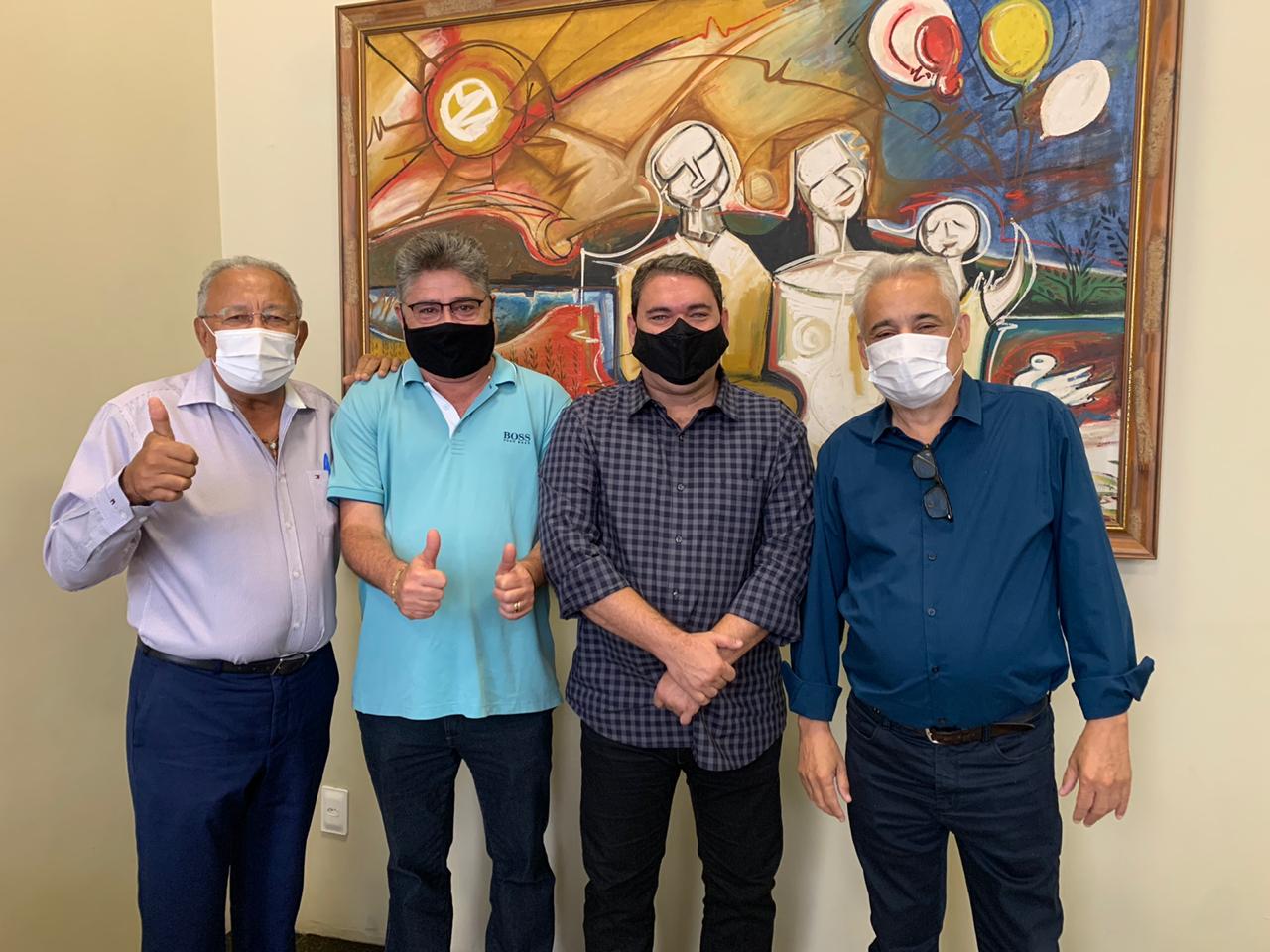 João Mádison ao lado de Dr. Pessoa, James Guerra e Robert Rios