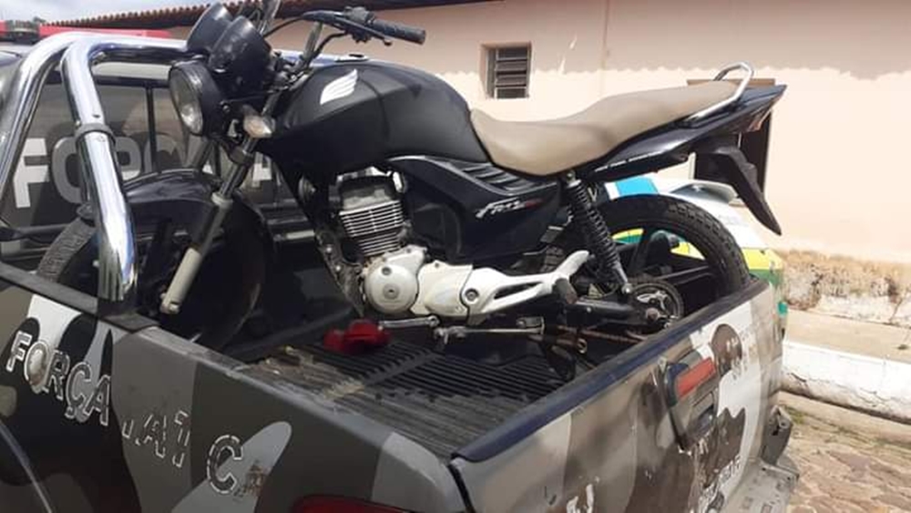 Jovem é preso e moto é recuperada em Novo Oriente do Piauí