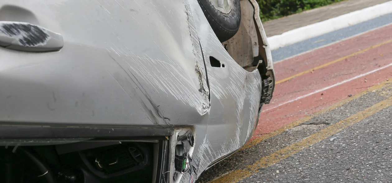 Lateral ficou destruída