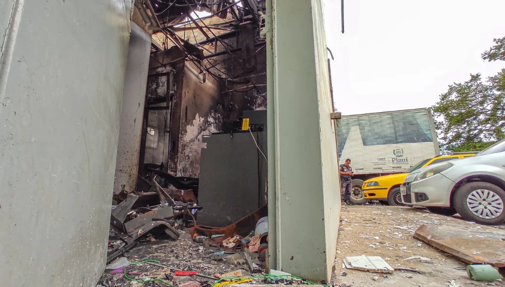 Local ficou destruído após a explosão