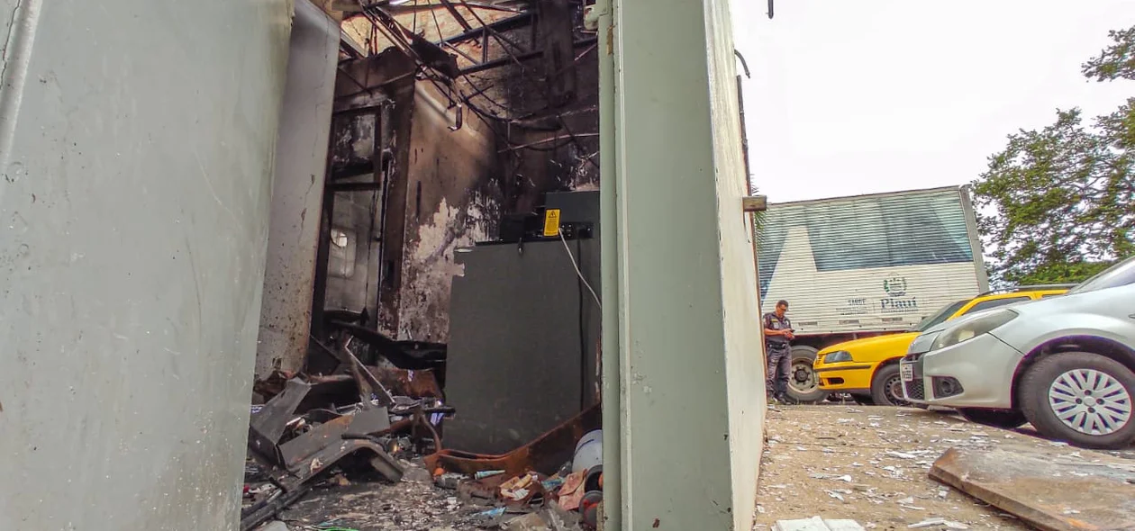 Local ficou destruído após a explosão