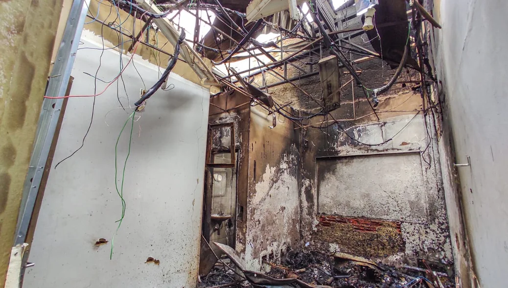Local foi completamente destruído pelos criminosos