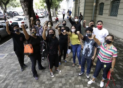 Manifestação em frente o palácio da cidade