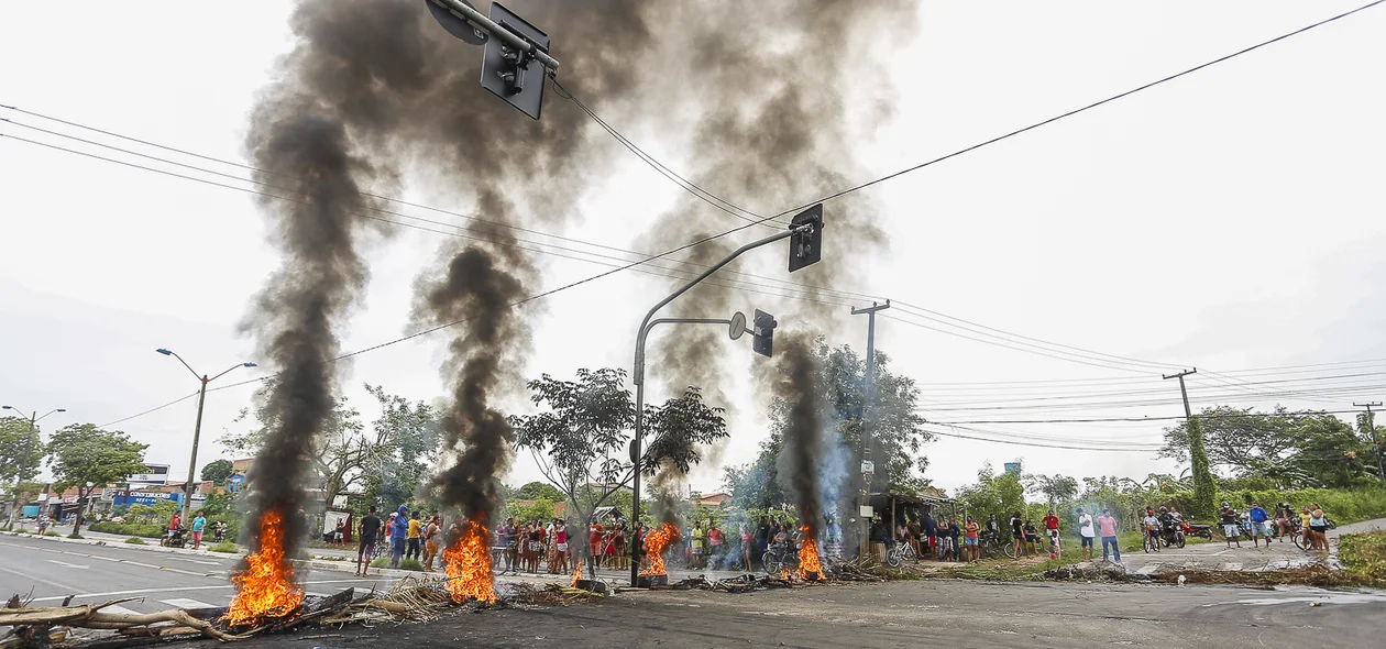 Manifestação na avenida kennedy