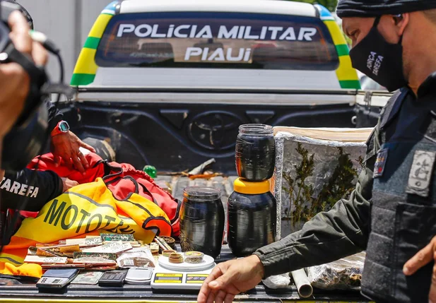 Material apreendido pelos policiais