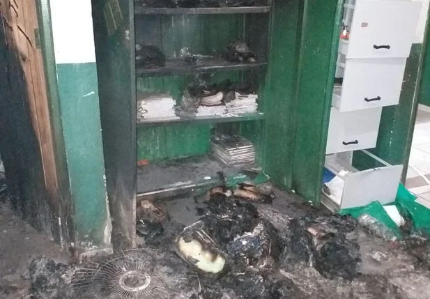 material escolar foi destruído