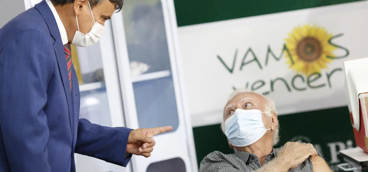 Médico Joaquim Vaz é vacinado contra covid-19