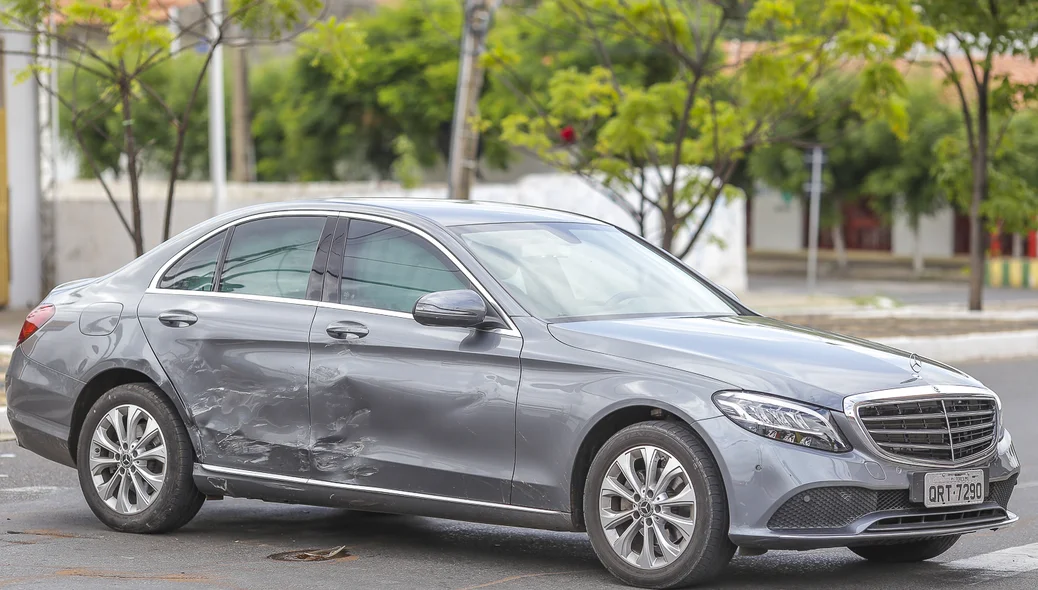 Mercedes envolvida no acidente