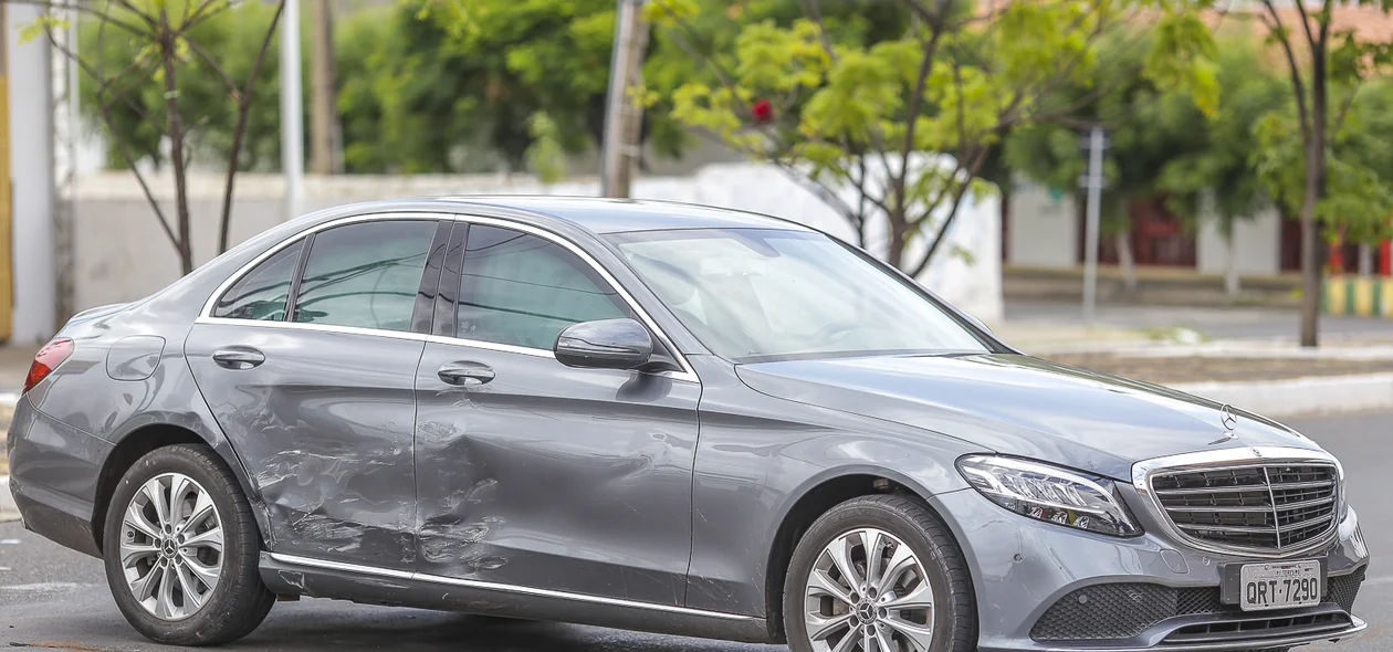 Mercedes envolvida no acidente