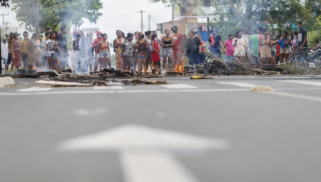 Moradores reivindicam moradia