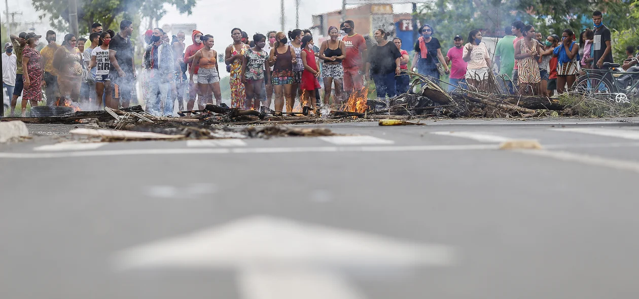 Moradores reivindicam moradia