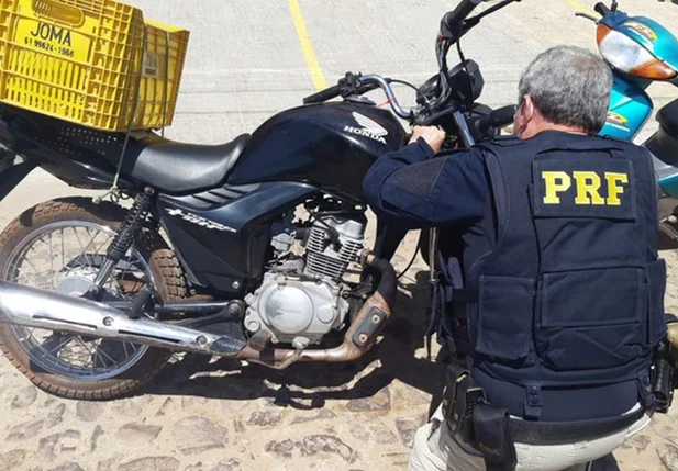Moto apreendida em Capitão de Campos