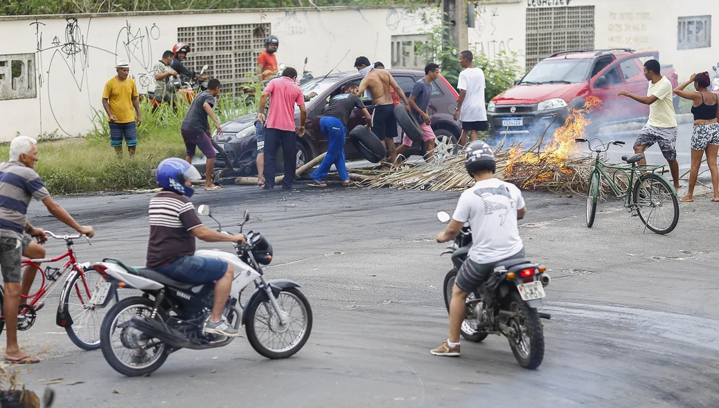 Motoristas foram impedidos de passar