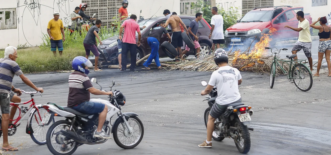 Motoristas foram impedidos de passar