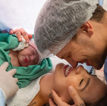 Nasceu o segundo filho do casal de influencers Gabi Brandt e Saulo Pôncio
