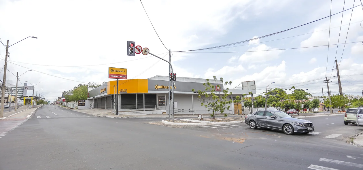 O acidente aconteceu no cruzamento das avenidas Miguel Rosa com Gil Matins