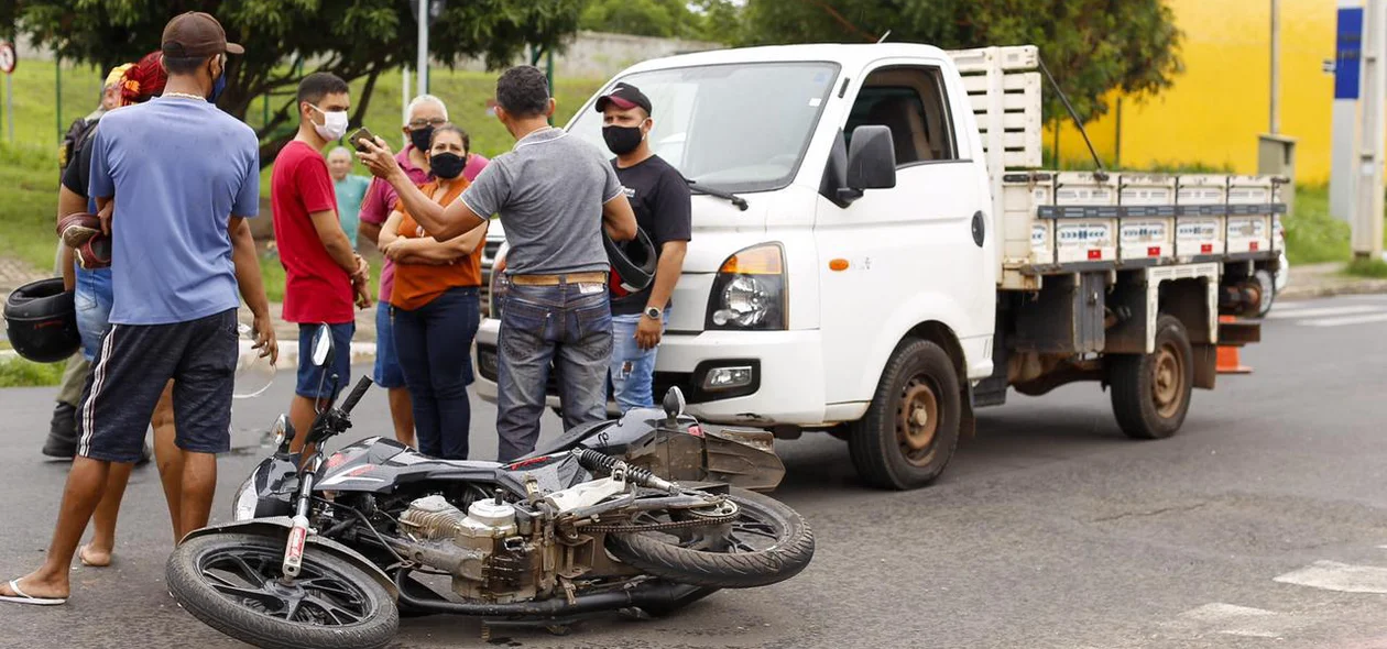 O acidente aconteceu por volta das 15h