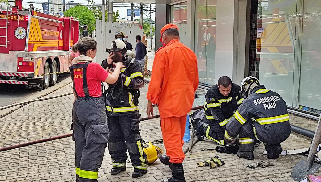 O incêndio teve início da madrugada